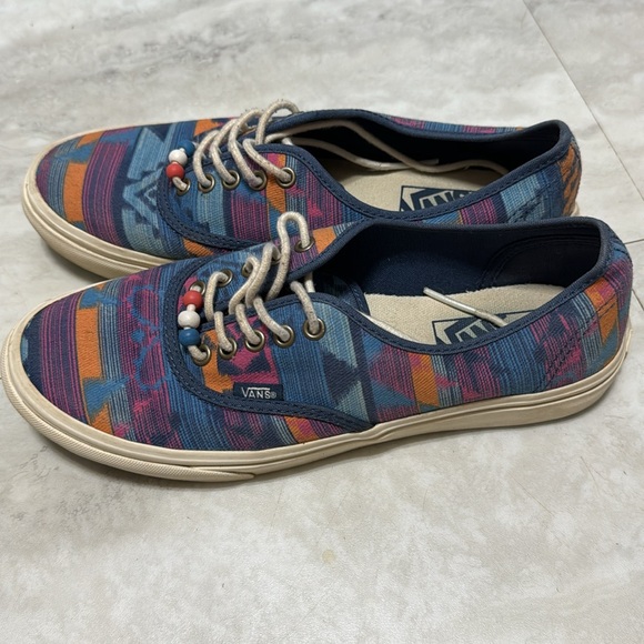 Colorful vans - Picture 3 of 4